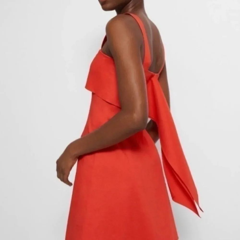 Theory Drape-Back Dress in Stretch in Linen
BLACK
AB16